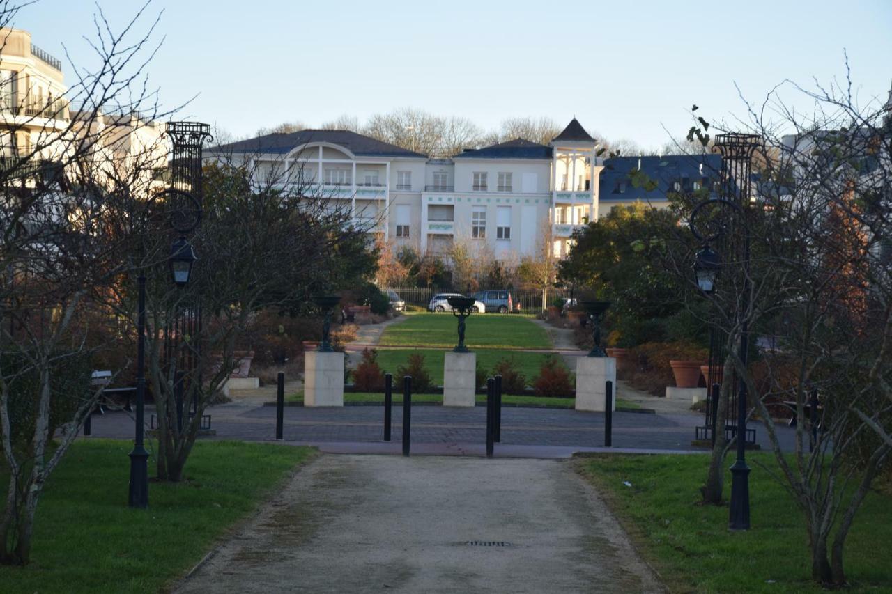 Appartement Avec Rez De Jardin A Disneyland モンテヴラン エクステリア 写真
