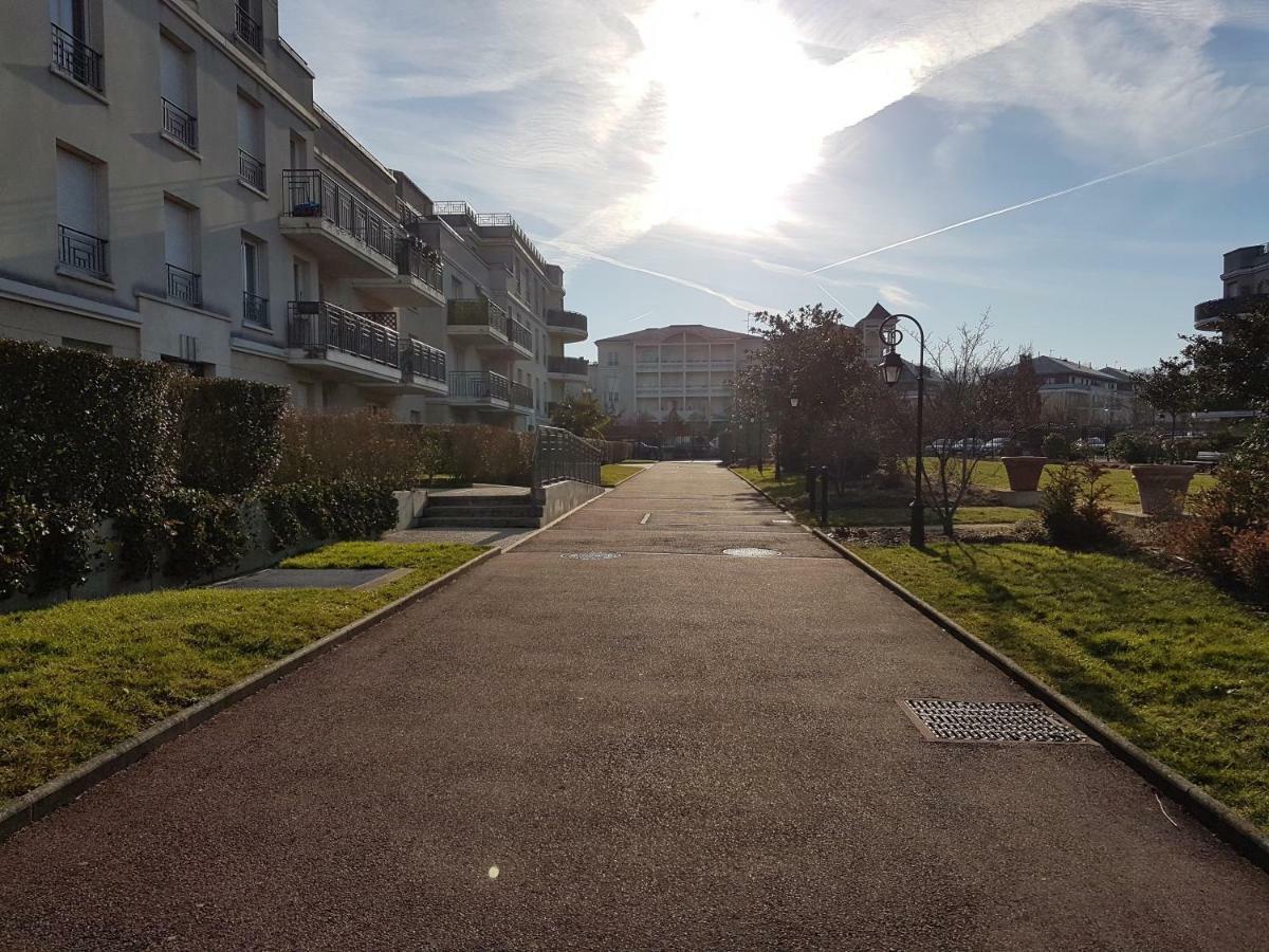 Appartement Avec Rez De Jardin A Disneyland モンテヴラン エクステリア 写真